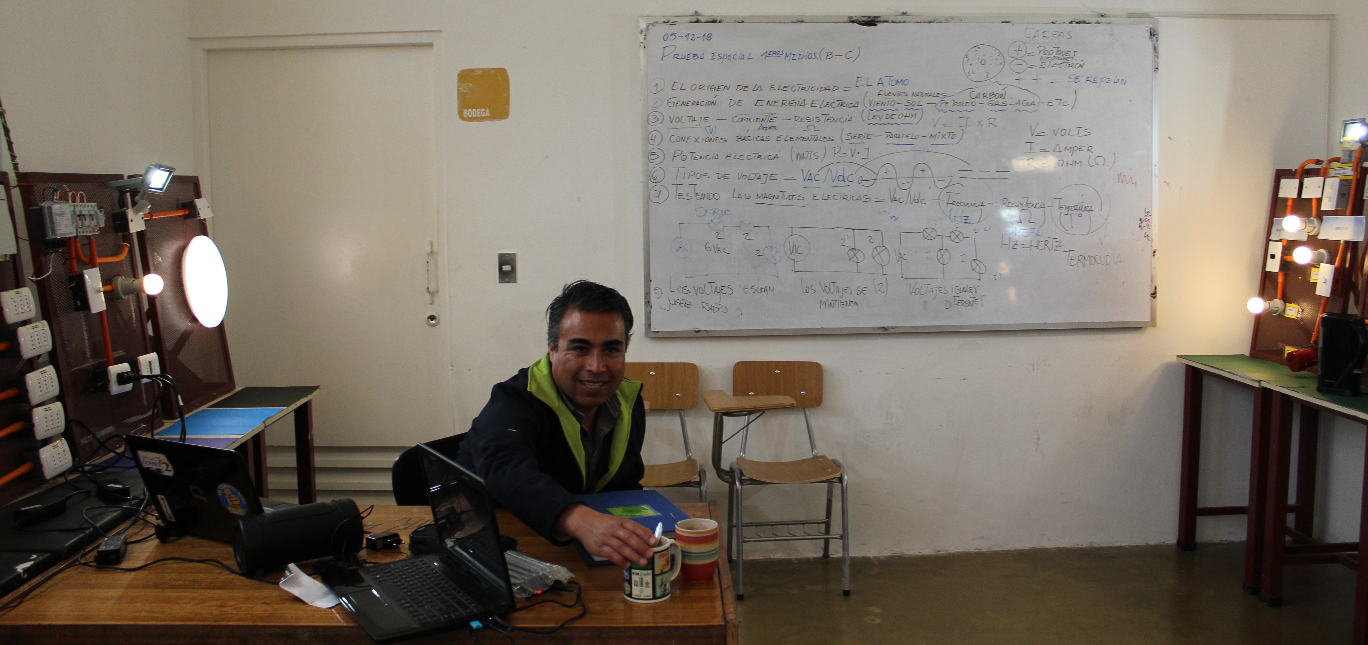 Actividad de capacitación técnica en electricidad